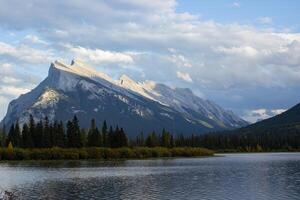 bermellón lagos cerca banff, Canadá. foto