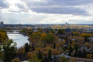 Calgary ciudad en otoño. foto