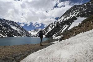 Laguna del inca es un lago en el Cordillera región, Chile, cerca el frontera con argentina. el lago es en el portilla región foto