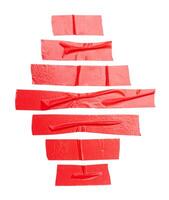 parte superior ver conjunto de arrugado rojo adhesivo vinilo cinta o paño cinta en rayas forma aislado en blanco antecedentes con recorte camino foto