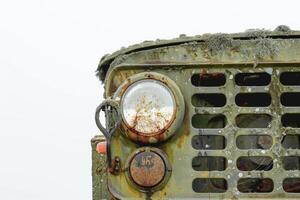 ai generado moderno camión faro aislado en blanco antecedentes foto