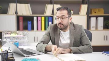 lat kontor arbetstagare med Nej arbete. video