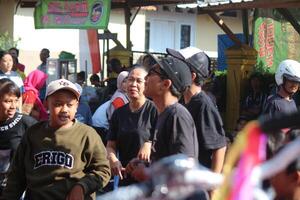 maglang, central Java, Indonesia.08 17 2023.obtener Listo para un sano caminar en conmemoración de el 78º indonesio independencia día foto