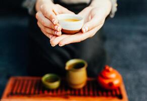 chino té ceremonia asiático de madera mesa tablero chabán parte superior ver Copiar espacio Mañana energía. foto