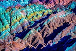 increíble paisaje de China montañas y azul cielo antecedentes en puesta de sol. zhangye danxia nacional geoparque, Gansu, porcelana. vistoso paisaje, arco iris sierras, raro de colores rocas, arenisca erosión foto