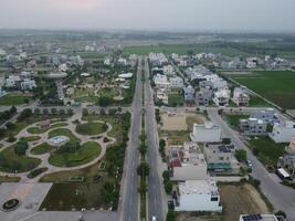 parte superior vista. areal ver de ciudad lahore en 2023-07-17 foto