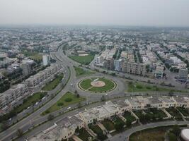 parte superior vista. areal ver de ciudad lahore en 2023-07-17 foto