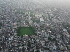 parte superior vista. areal ver de ciudad lahore en 2023-07-17 foto