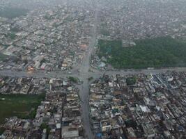 parte superior vista. areal ver de ciudad lahore en 2023-07-17 foto