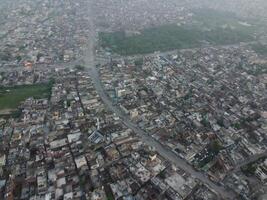 parte superior vista. areal ver de ciudad lahore en 2023-07-17 foto