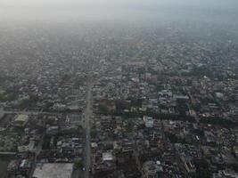 parte superior vista. areal ver de ciudad lahore en 2023-07-17 foto