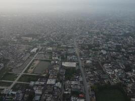 parte superior vista. areal ver de ciudad lahore en 2023-07-17 foto