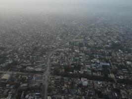 parte superior vista. areal ver de ciudad lahore en 2023-07-17 foto