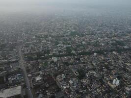 parte superior vista. areal ver de ciudad lahore en 2023-07-17 foto