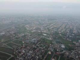 parte superior vista. areal ver de ciudad lahore en 2023-07-17 foto