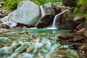 bhagsu cascada. bhagsu, himachal pradesh, India foto