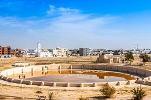 antiguo aglabí lavabos en Kairouan foto