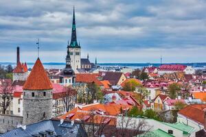 Casco antiguo medieval de Tallin, Estonia foto