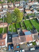 aéreo ver de británico pueblo y residencial distrito de lutón. foto