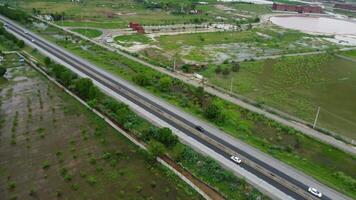 Autobahn Transport mit Felder auf 09.07.2023 beim Scheikhupura im Pakistan video