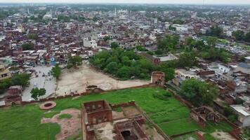 aereo Visualizza di popolazione nel piccolo città shekihupura su 2023-07-09 nel Pakistan. video