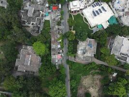 aéreo ver de verde ciudad en 2023-09-17 en lahore Pakistán foto