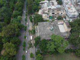 aéreo ver de verde ciudad en 2023-09-17 en lahore Pakistán foto