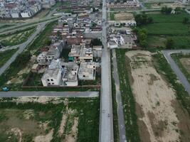 aéreo ver de dha fase-6, principal cuadrado, un pequeño pueblo en 2023-07-18 en lahore Pakistán. foto