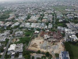 aéreo ver de dha fase-6, principal cuadrado, un pequeño pueblo en 2023-07-18 en lahore Pakistán. foto