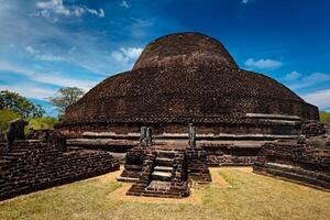 antiguo budista dagoba estúpido pabula vihara. sri lanka foto