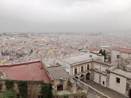 panorama de Nápoles desde castel sant'elmo ofertas un asombroso ver de el de la ciudad vibrante calles, histórico puntos de referencia, y el fascinante belleza de el bahía de Nápoles foto