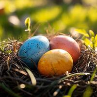 ai generado manchado de pintura huevos descanso en un nido debajo moteado luz de sol, creando un natural y orgánico Pascua de Resurrección ajuste. foto