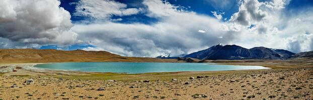 panorama de himalaya lago kyagar eso es, ladakh foto