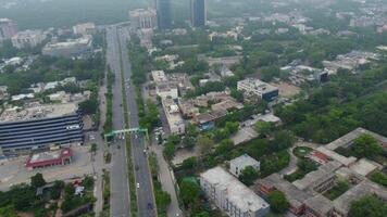 topp se antenn Foto från flygande Drönare av en punjab global stad med utveckling byggnader, transport, energi kraft infrastruktur. företag centrum i tagit fram pakistan stad på 2023-07-16 video