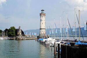 lindau Puerto con el faro, lago bodense, Alemania foto