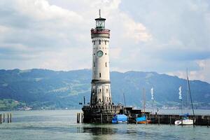 lindau Puerto con el faro, lago bodense, Alemania foto