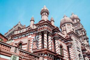 hermosa arquitectura de Jami ul-alfar mezquita o el rojo mezquita un icónico y más popular histórico mezquita en colombo, sri lanka. foto