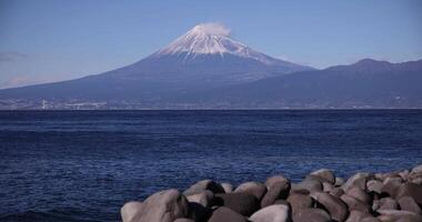 Monte Fuji cerca suruga costa en shizuoka video