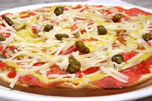 carpaccio pizza with capers and cheese photo