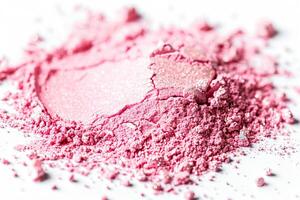 ai generado aplastada rosado sonrojo maquillaje polvo dispersión en un blanco antecedentes foto