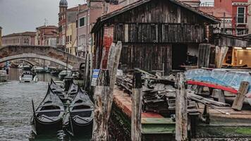 góndola construcción taller en Venecia video