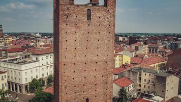 Antenne Aufnahmen von Rovigos historisch Turm video
