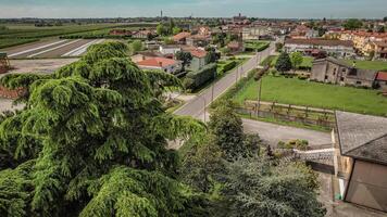 antenne visie van villanova del ghebbo in po vallei platteland video