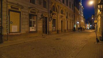 28 Februar, 2024 - - Riga, Lettland. Richard Wagner Haus beim Nacht video