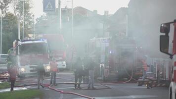 villanova del ghebbo Italien 25 März 2021 Italienisch Feuerwehrleute beim Arbeit video