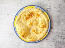 Tandoori naan or khamiri roti served in a plate isolated on background top view of indian and pakistani desi food photo