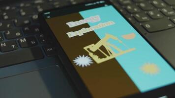 energia exploração inscrição em Smartphone tela. gráfico apresentação com no mar perfuração óleo plataforma símbolo. óleo e gás conceito video