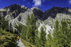 montaña paisaje de el stubai Alpes foto