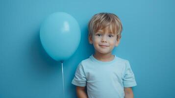 ai generado pequeño chico abrazando azul globo en pastel azul antecedentes foto