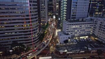 hong kong noche carreteras con tráfico video